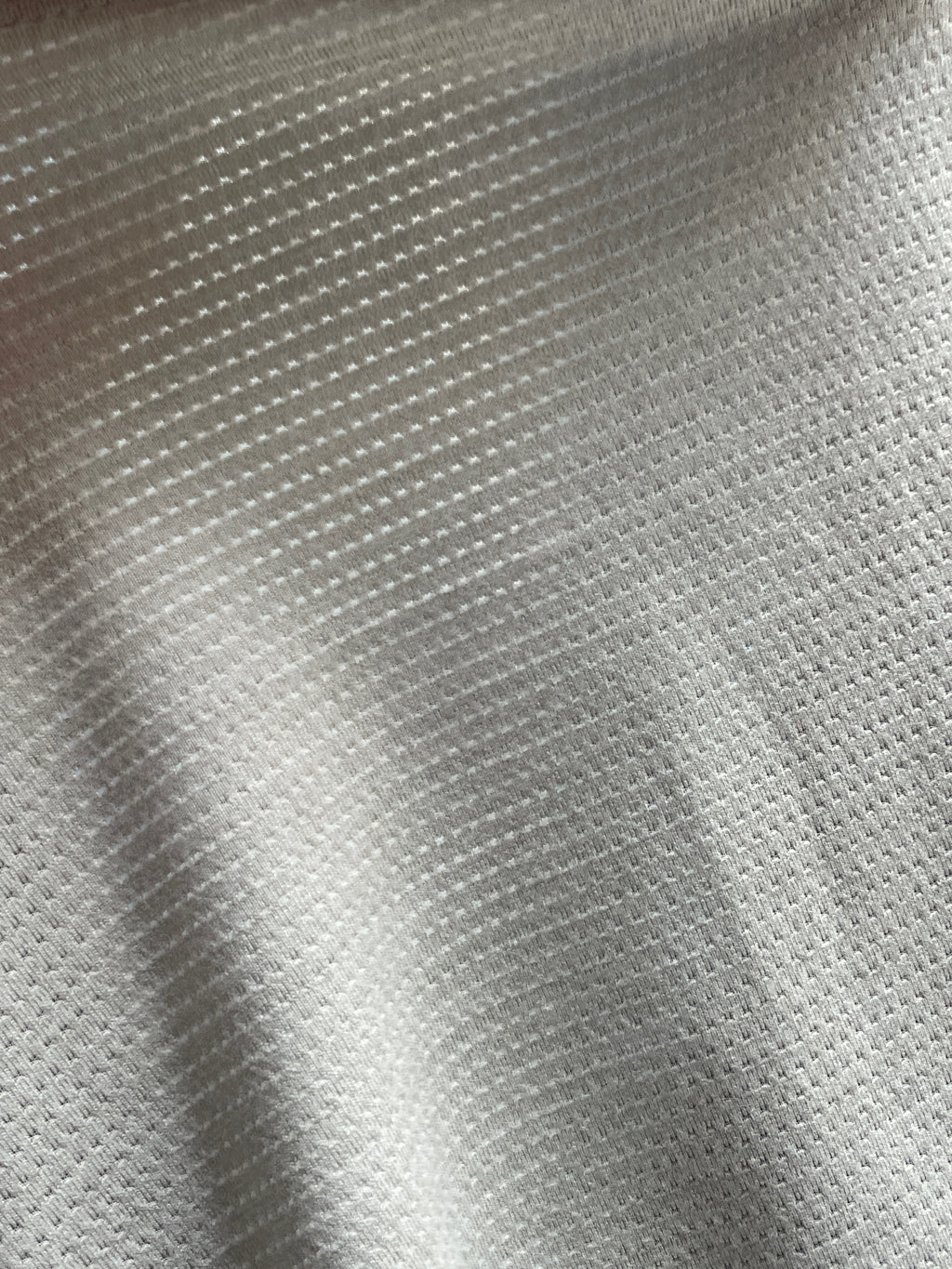 AERO TEE — GRIS CLARO